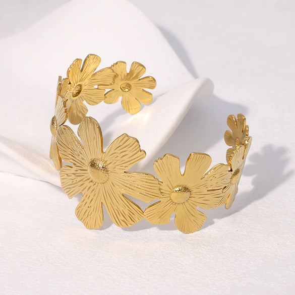 Retro Flower Stainless Steel Bracelet For Women With Electroplating And Exaggerated Design Sense