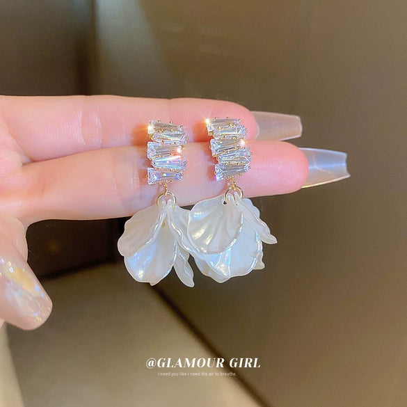 Retro Flower Tassel Pearl U Shaped Earrings For Women Set With Pearls Little Fresh Style