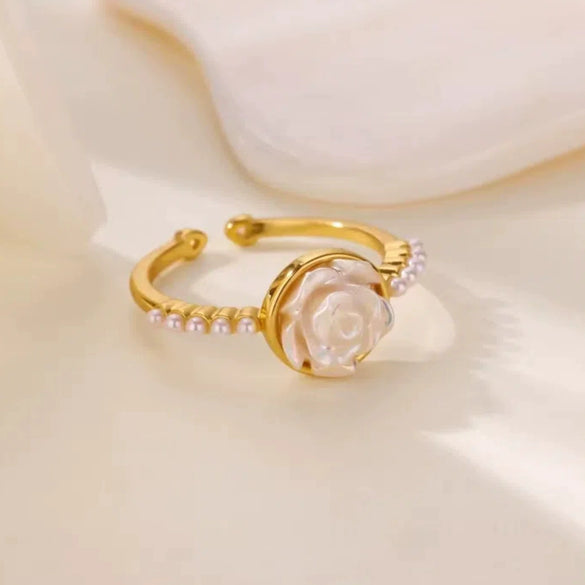 Retro Fresh Flower Imitation Pearl Copper Electroplated Women's Ring