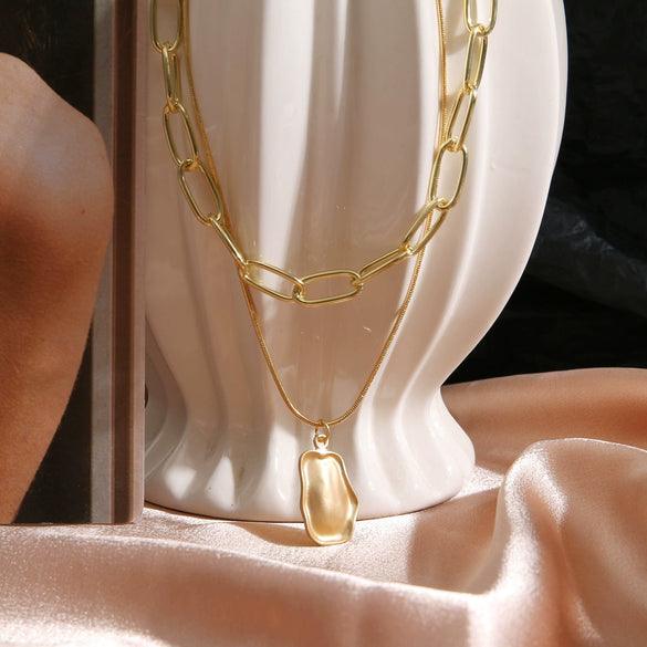 Retro Geometric Alloy Oval Pendant Double Layer Necklace For Women Electroplated O Chain Fashion Jewelry