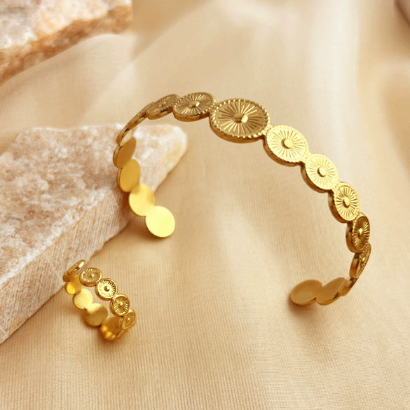 Retro Geometric Open Stainless Steel Women's Bracelet With Electroplating