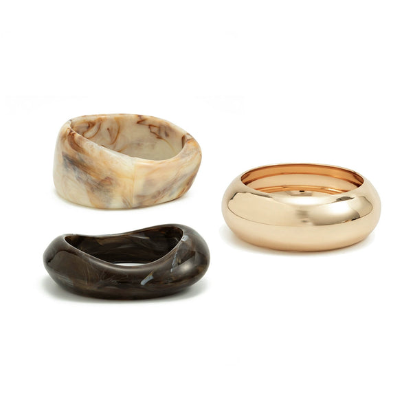 Retro Gradient Resin Wide Round Bracelet With Layered Metal Details And Geometric Polished Design