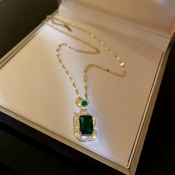 Retro High Grade Light Luxury Women's Artificial Crystal Earrings Necklace Suit With Silver Needle Zircon Emerald Alloy Material And Inlaid Zircon Process