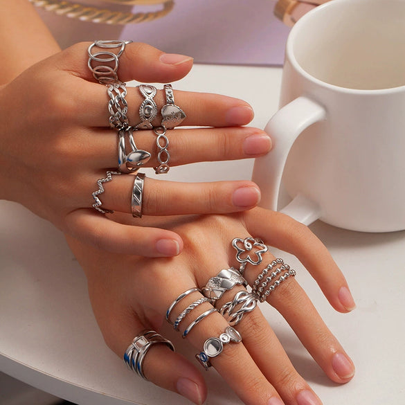 Retro High Grade Titanium Steel Niche Chain Hollow Flower Heart Shaped Love Ring With Electroplating Multi Layer Unisex Ring