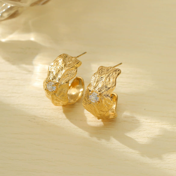Retro Highend Pleated Stainless Steel Earrings For Women With Diamondencrusted And Electroplating Design