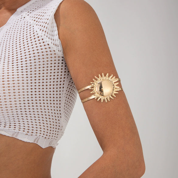 Retro Hollow Sunflower Iron Bracelet For Women With Electroplating