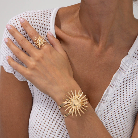 Retro Hollow Sunflower Iron Bracelet For Women With Electroplating