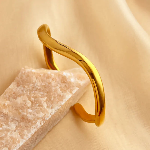 Retro Irregular Solid Color 304 Stainless Steel 18K Gold Plated Bangle In Bulk