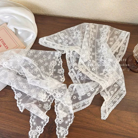Retro Lace Silk Women's Triangle Headscarf With Floral And Plaid Pattern