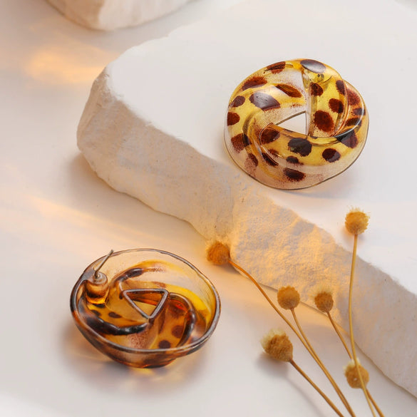Retro Leopard Print Transparent Resin Twist Stud Earrings For Women Hollow Round Geometric Design With Printing Process