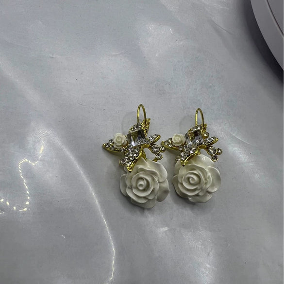Retro Light Luxury Metal Flower Earrings With Resin Rose And Butterfly Design For Women
