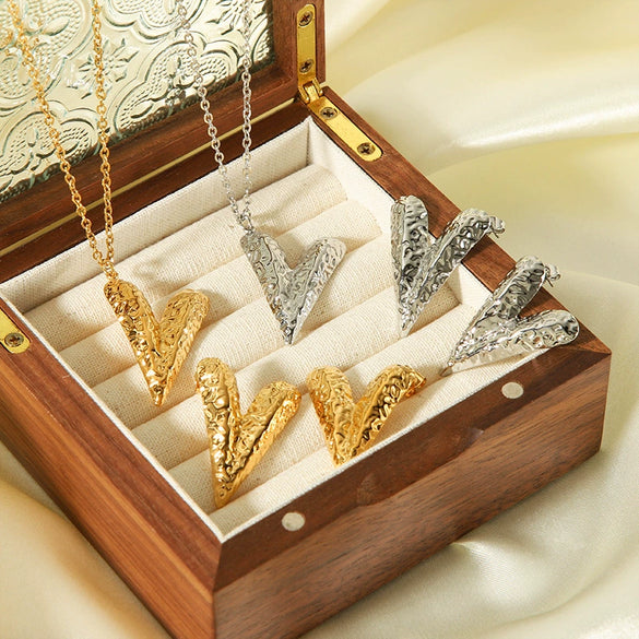 Retro Love Heart Shaped Stainless Steel Earrings 18K Gold Plated Vacuum Real Gold Electroplated In Pvd Furnace For Women Wholesale