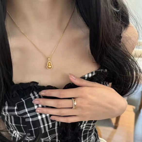 Retro Luxury Fulu Rotating Gourd Pendant Women's Titanium Steel Necklace With Flower Pattern And Electroplating