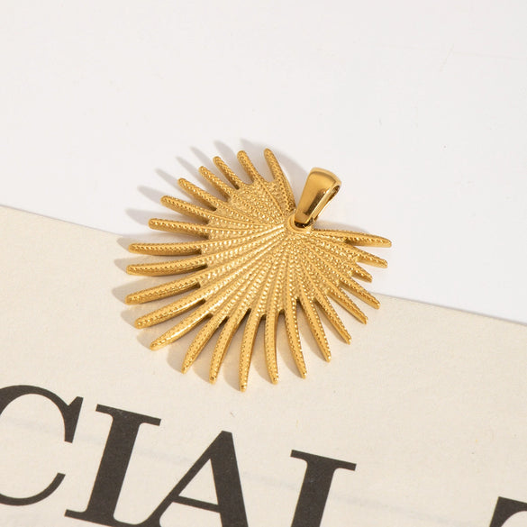 Retro Stainless Steel Pendant Jewelry With Cross And Star Pattern Vacuum Real Gold Electroplating In Pvd Furnace
