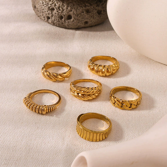 Retro Style Twist Texture Pleated Casting Stainless Steel Ring With Geometric Pattern 18K Furnace Vacuum Plated Jewelry For Women