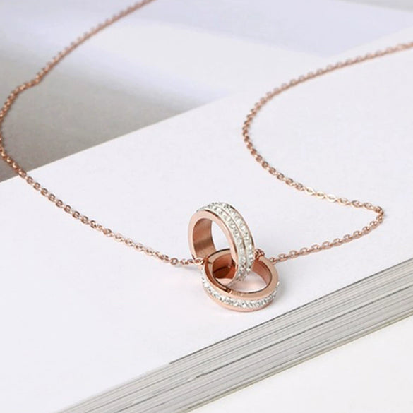 Rose Gold Electroplated Titanium Steel Double Ring Circle Pendant Necklace With Cross Chain For Women Simple Layered Clavicle Chain