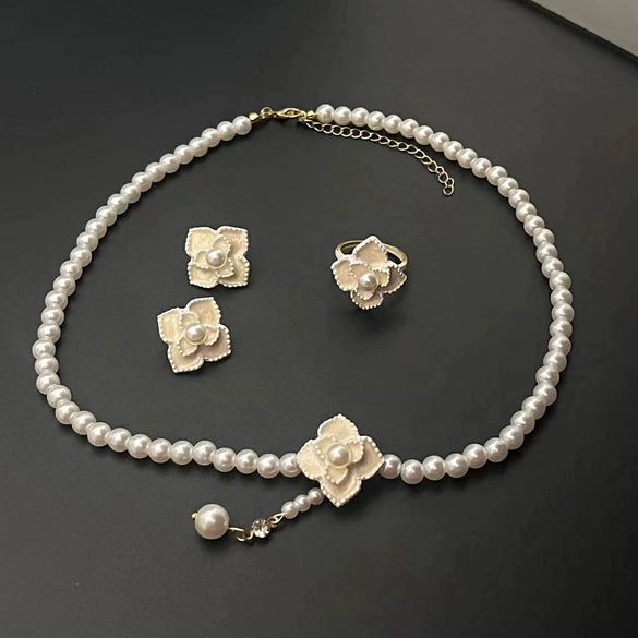 Round Chrysanthemum Four Leaf Clover Titanium Steel Jewelry Set With Gemstone Inlaid And Electroplated For Women