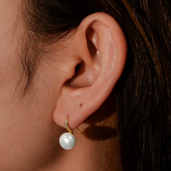 S925 Silver Classic Highheeled Shoes Earrings With Micropaved Zircon And Natural Freshwater Pearl Geometric Style Ear Hook Earrings For Women