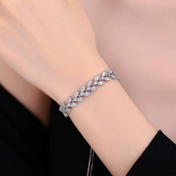 S925 Sterling Silver Women's Light Luxury Flower Pattern Moissanite Adjustable Bracelet