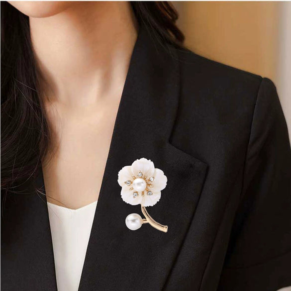 Shell Flower Brooch Electroplated For Women And Couple Style Luxury Accessories