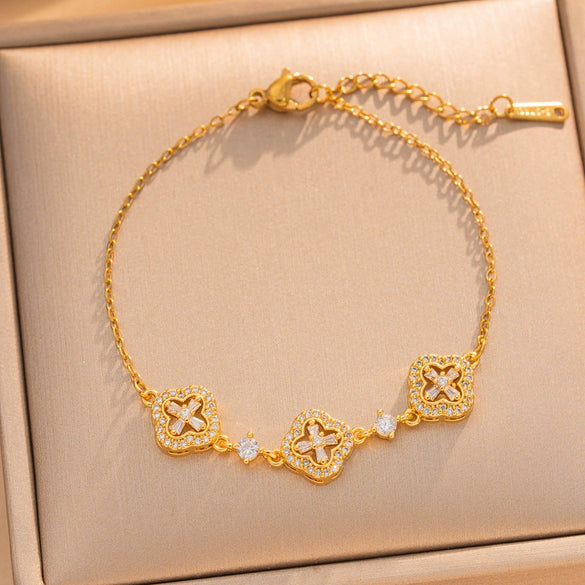 Shiny Women's Star Pattern Titanium Steel Chain Bracelet With 18K Real Gold Plated Copper Accents