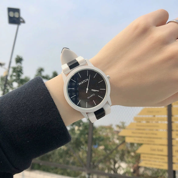 Silicone Band Watch Alloy Case Round Dial Casual Style