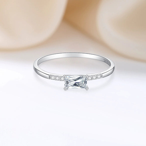Silver 925 Diamond Vshaped Row Ring For Women With Geometric Design