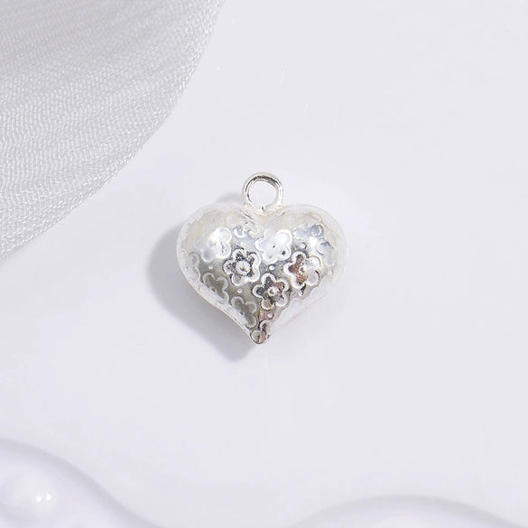 Silver Heartshaped Pendant With Stereo Gloss And Thread Grid Pattern Electroplated