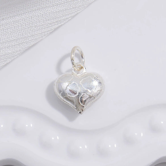 Silver Heartshaped Pendant With Stereo Gloss And Thread Grid Pattern Electroplated