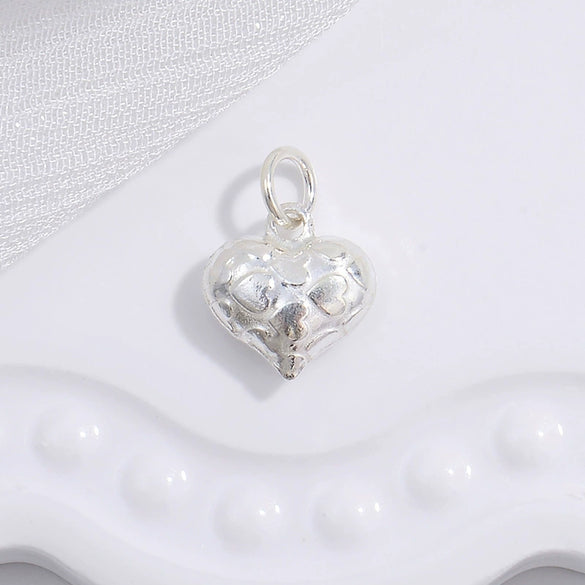 Silver Heartshaped Pendant With Stereo Gloss And Thread Grid Pattern Electroplated