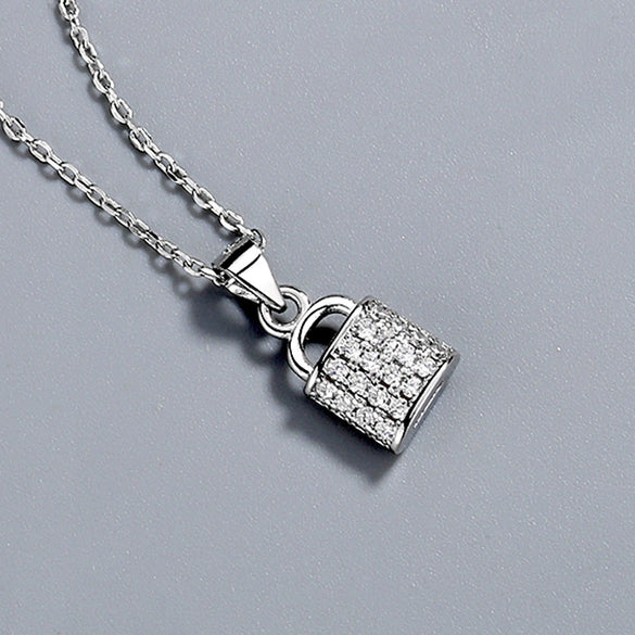 Silver Jewelry Women's Clavicle Chain With 925 Silver Small Lock Pendant And Diamond Design