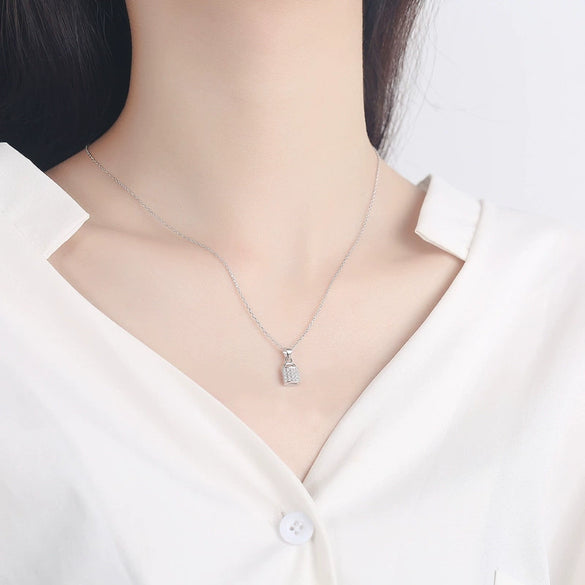 Silver Jewelry Women's Clavicle Chain With 925 Silver Small Lock Pendant And Diamond Design