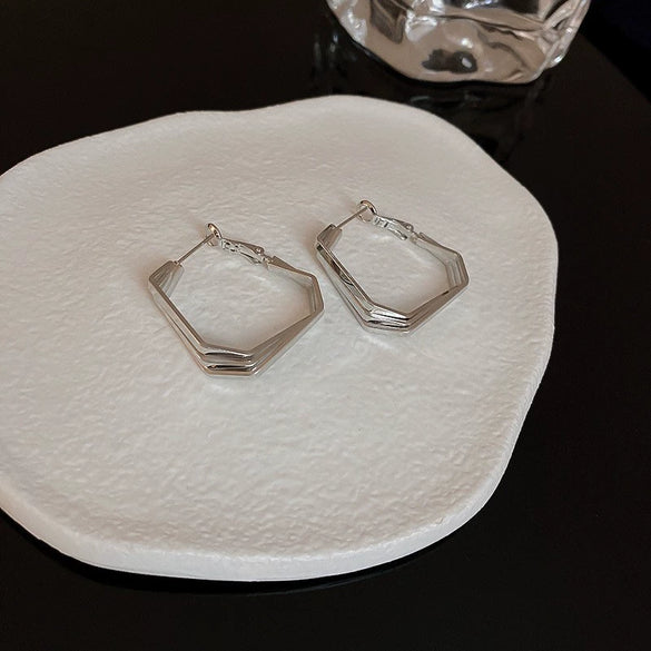 Silver Needle Metal Heart Plain Hoop Earrings Elegant Cold Style Electroplated For Women