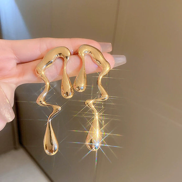 Silver Needle Pattern Oval Tassel Metal Earrings For Women With Electroplating Design