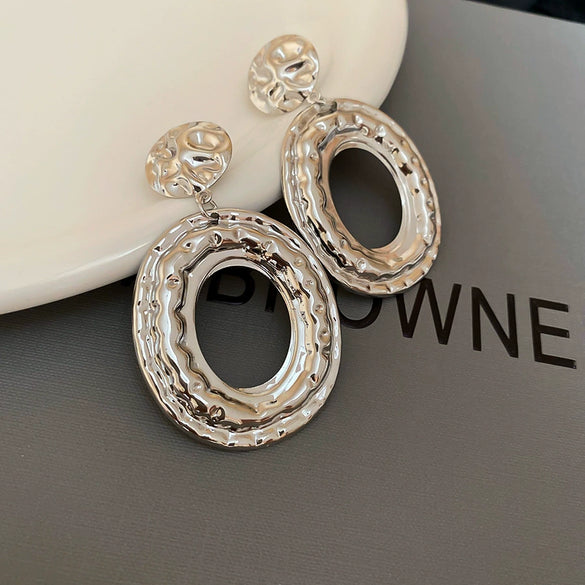 Silver Needle Pattern Oval Tassel Metal Earrings For Women With Electroplating Design