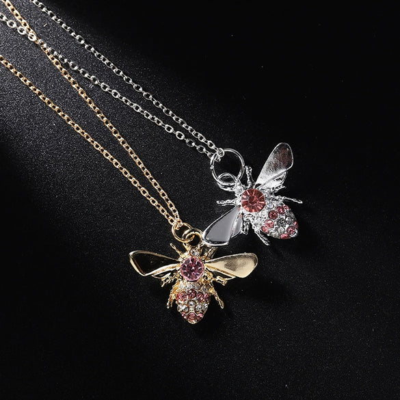 Simple Animal Bee Pendant Necklace Jewelry With Diamond Treatment Process And Alloy Pendant For Clavicle Chain