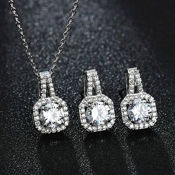 Simple Classic Women's Clavicle Chain With Diamond And Zircon Copper Pendant Titanium Steel Ochain Geometric Design
