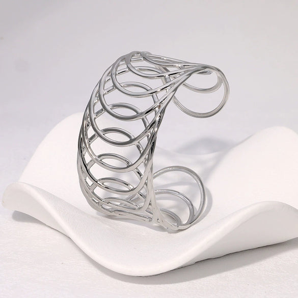 Simple Cold Style Geometric Love Flower French Gold Plated Stainless Steel Bracelet For Women