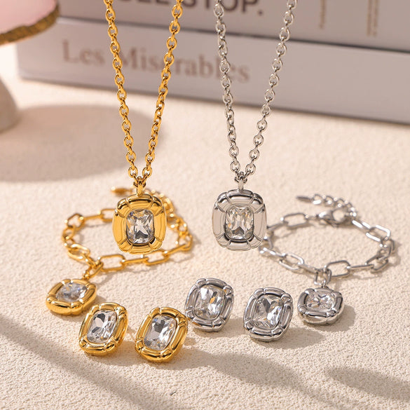 Simple Design Geometric Oval Diamondencrusted Goldplated Titanium Steel Pendant Jewelry With Electroplating For Women