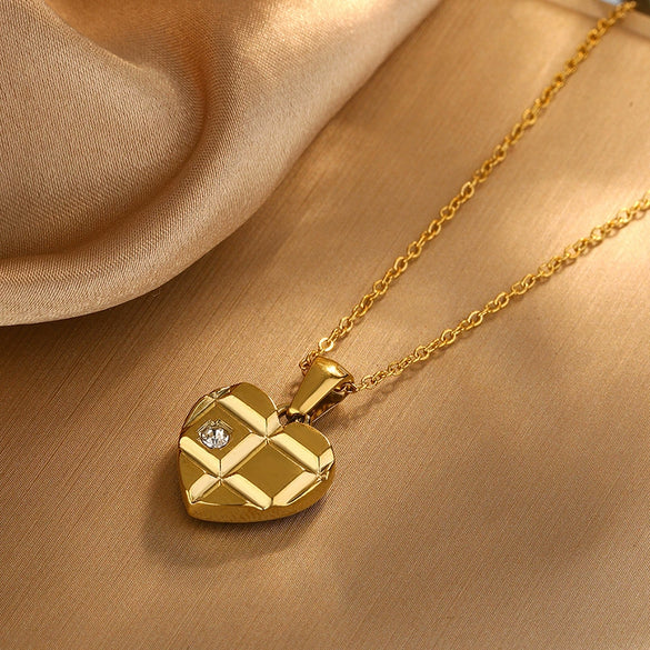 Simple Design Stainless Steel Heart Pendant Necklace For Women With Electroplating Treatment And Ochain