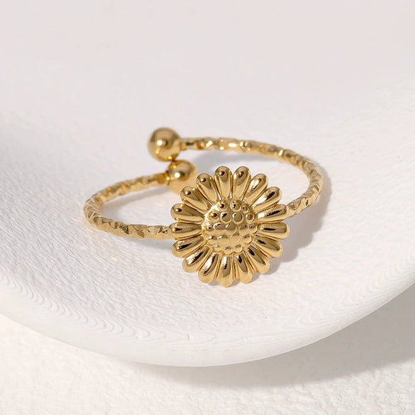 Simple Exquisite Fashionable Versatile Daisy Flower Ring High Grade Gold Plated Adjustable Stainless Steel Ring