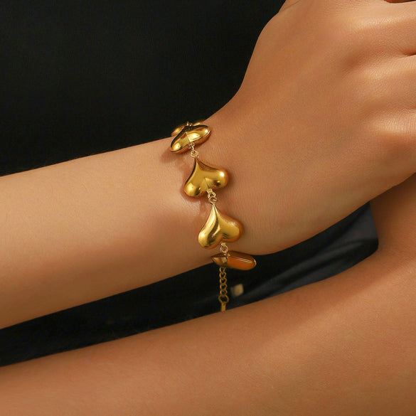 Simple Fashion Fadeless Heartshaped Adjustable Women's Stainless Steel Jewelry Bracelet With Electroplating Treatment