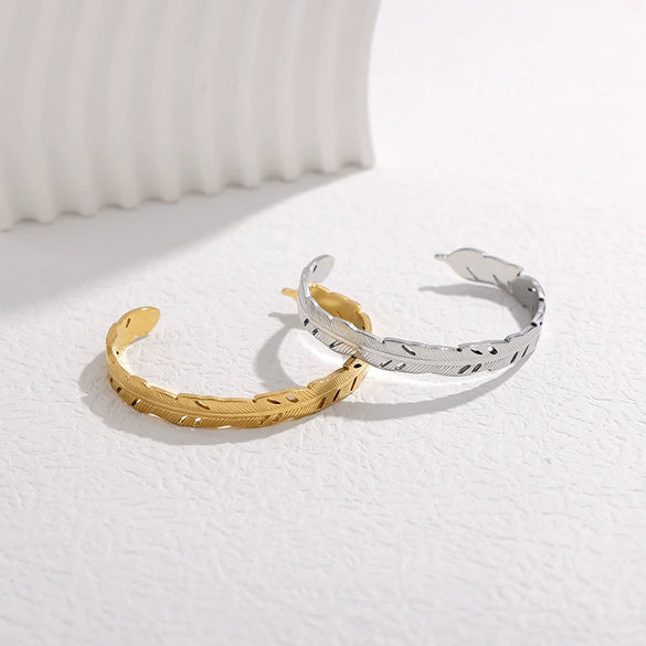 Simple Fashion Hollow Leaves Open Feather All Match Stainless Steel Bracelet With Electroplating Treatment