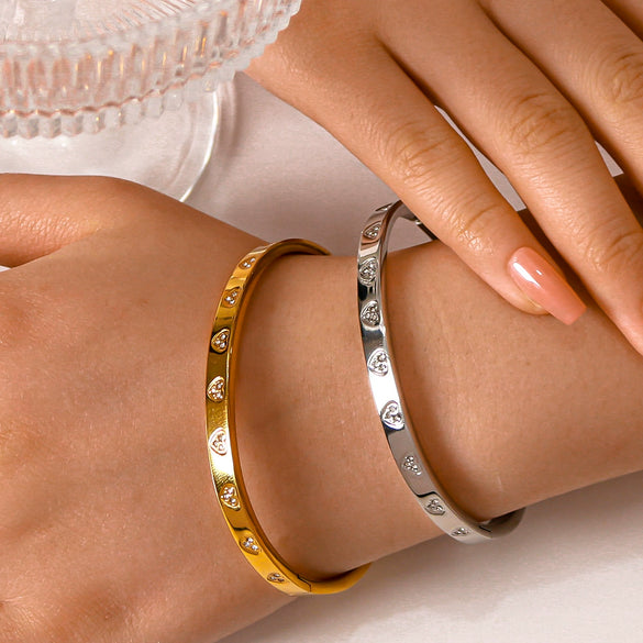 Simple Fashion Women's Heartshaped Stainless Steel Diamond Bracelet With Electroplating