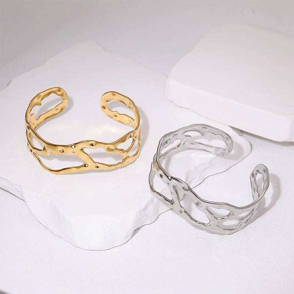 Simple Geometric Stainless Steel Open Bracelet With 18K Gold Tone Electroplated Finish For Women Light Luxury Style