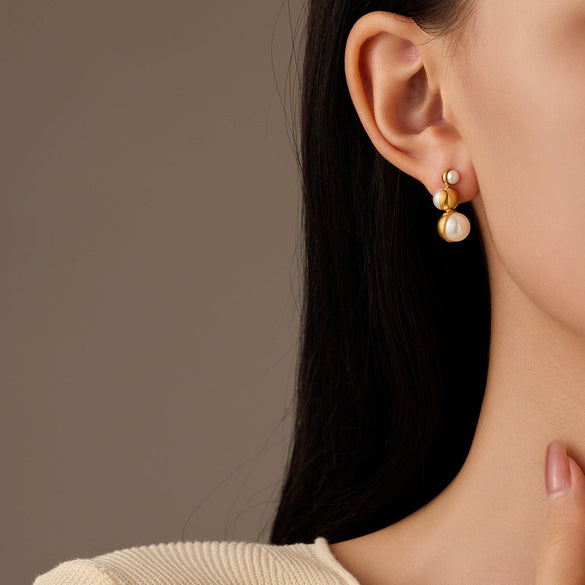 Simple Highend Round Pearl Titanium Steel Women's Geometric Electroplated Earrings