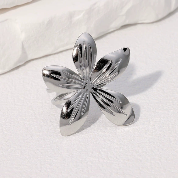 Simple Holiday Style Goldplated Stainless Steel Open Ring For Women With Flower Design And Electroplating Treatment