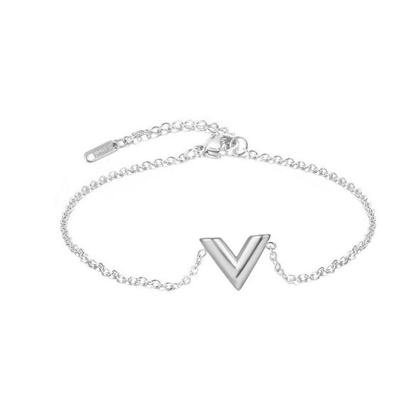 Simple Light Luxury Vletter Mother Necklace Women's Summer Clavicle Chain Colorfree Earrings Bracelet Threepiece Set Titanium Steel Electroplated Geometric Design