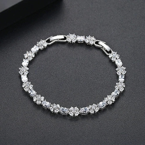 Simple New Ladies Copper Zirconium Inlaid Bracelet With Geometric Pattern And Electroplating Design