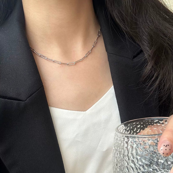 Simple Rectangular S925 Silver Women's Retro Light Luxury Collarbone Chain With Geometric Styling And Electroplating